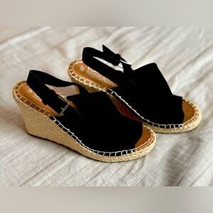 Tom’s wedge size 6